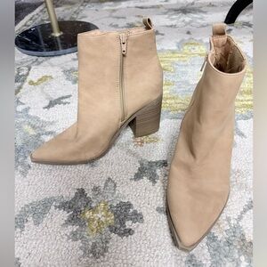 Universal Thread Tan Ankle Boots